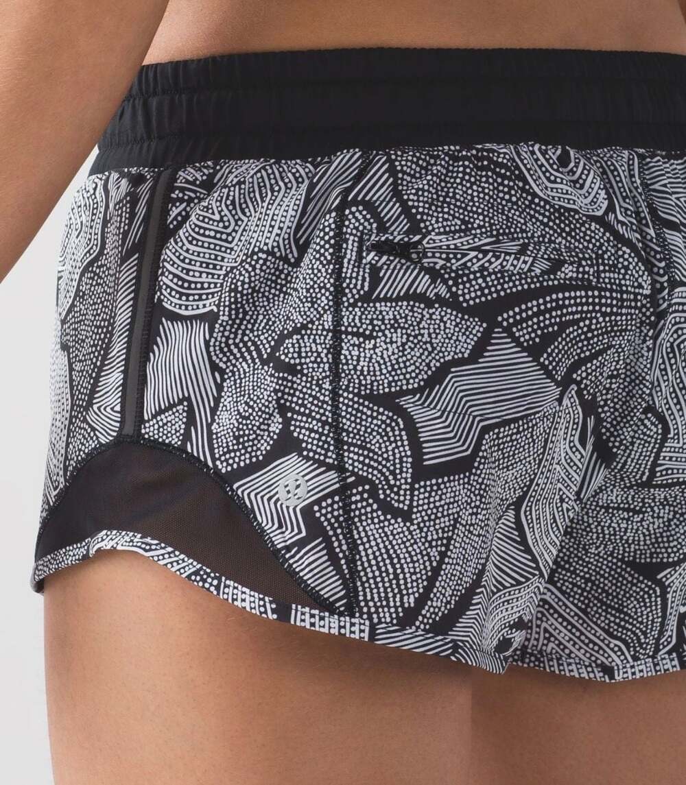 Lululemon Hotty Hot Short 2.5 Low Rise‎ in Dottie Tribe White Black